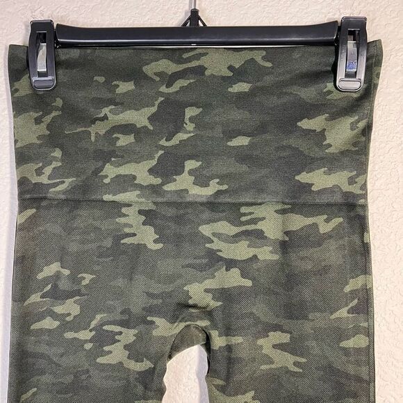 Spanx Womens Look At Me Now Seamless Leggings Green Camo Stretch‎ Pull On Large - Picture 2 of 6